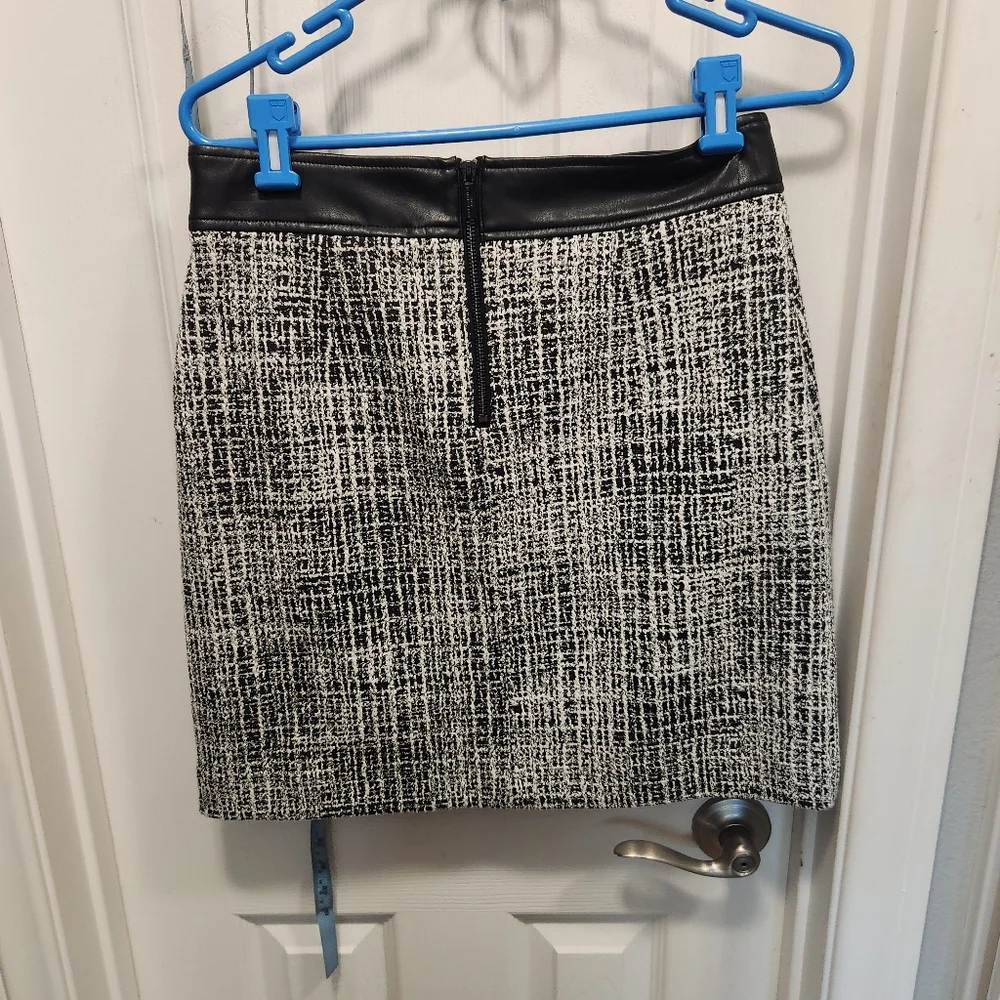 Karl Lagerfeld Paris Womens B/W Tweed Faux Trim Work A-Line Skirt size 4